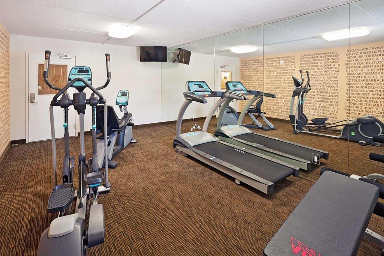Norwood Inn & Suites Merrillville Bagian luar foto